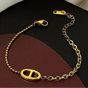 Gold Pignose Chain Link Bracelet